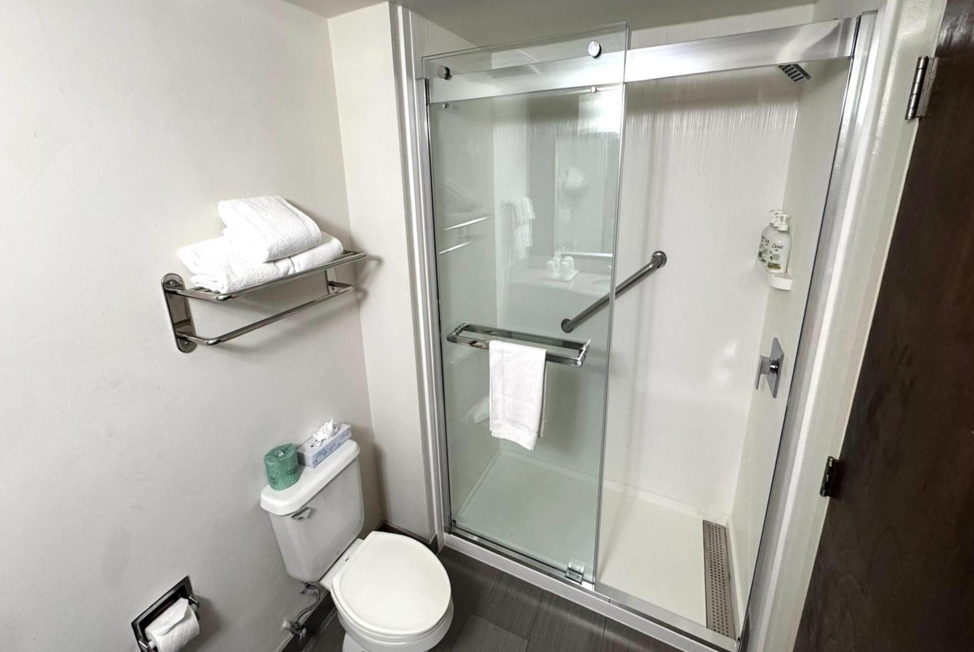 Hotel Wingate By Wyndham Raleigh Durham / Airport Extérieur photo